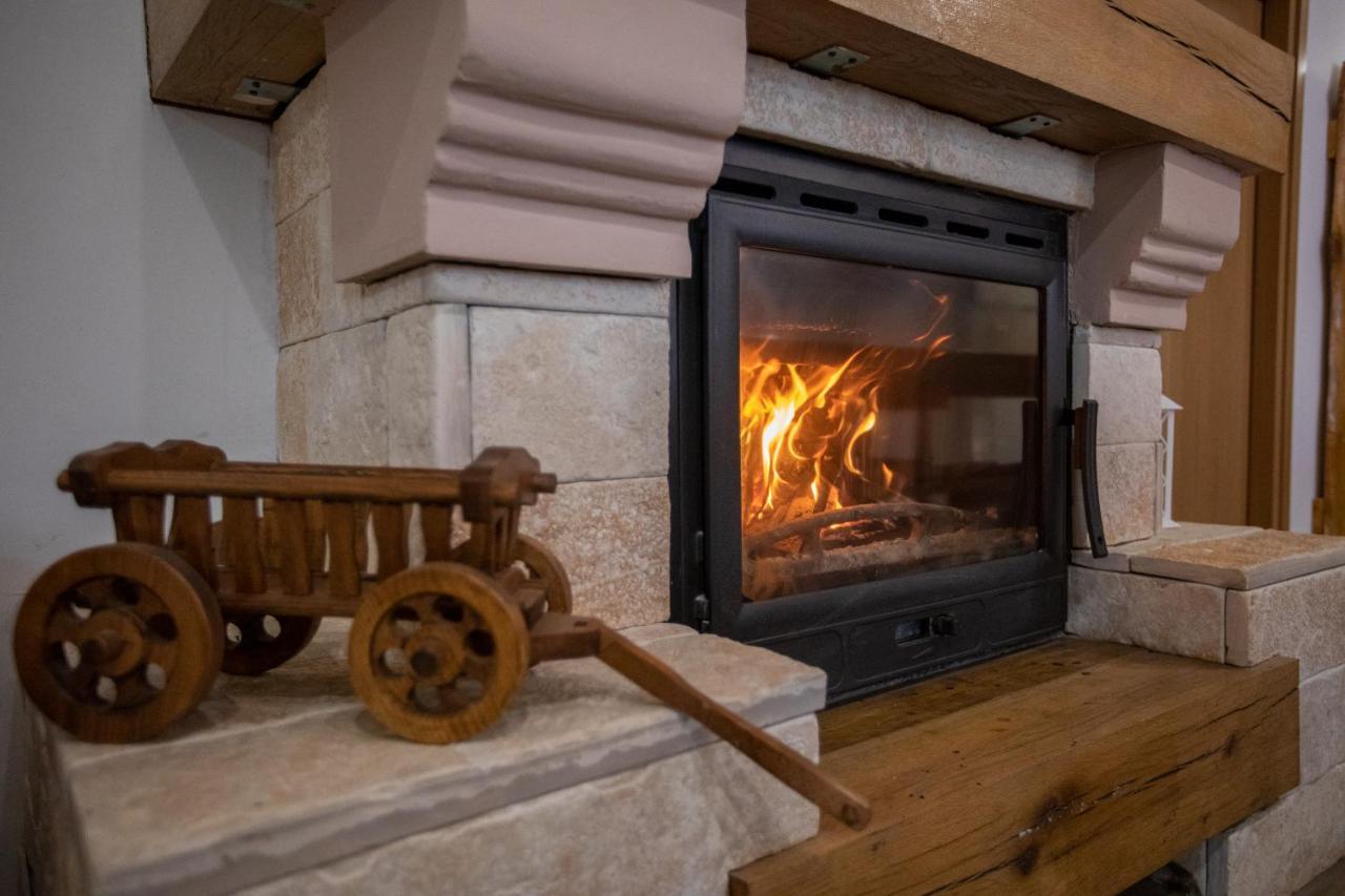 Apartmani Lara Modrus-Kuca Za Odmor エクステリア 写真