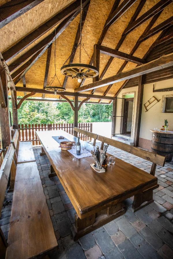 Apartmani Lara Modrus-Kuca Za Odmor エクステリア 写真